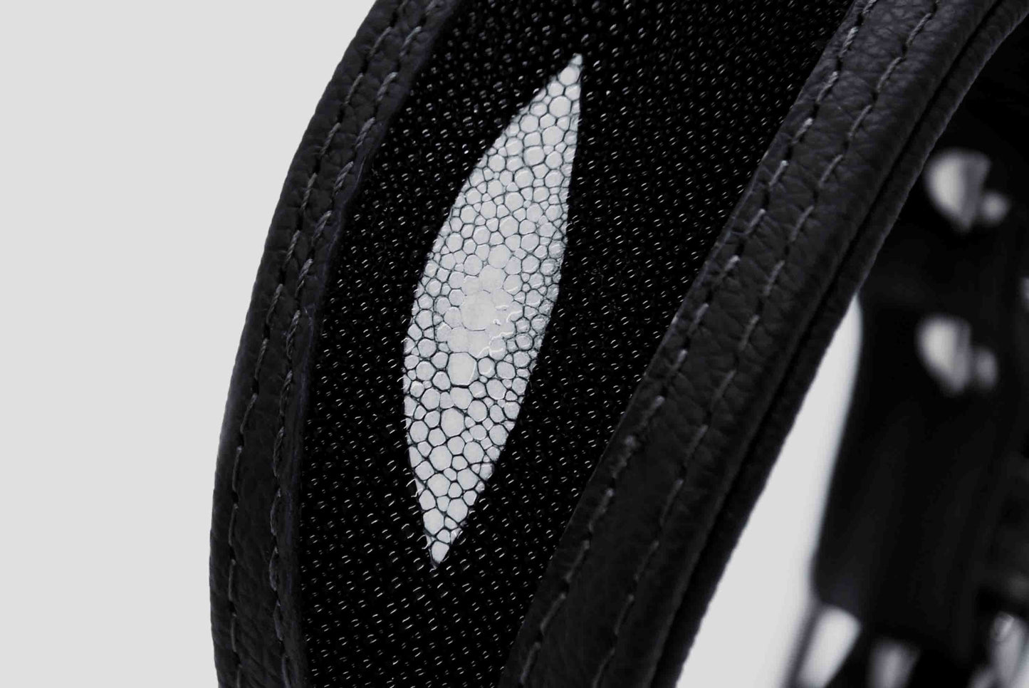 ROCHENLEDER Halsband・Rautenschliff・Exklusives Windhundhalsband aus Rochenleder