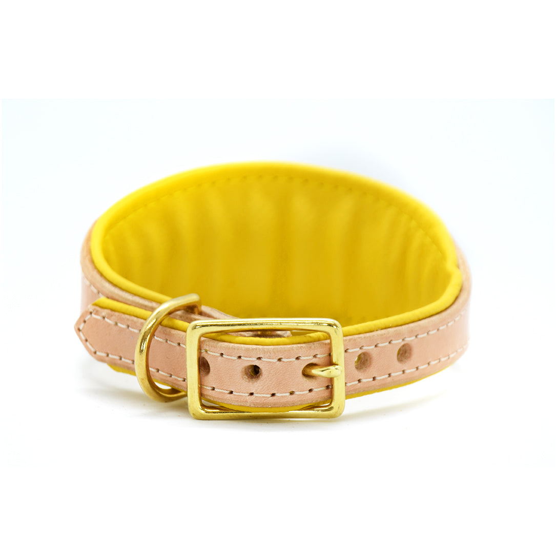 Gelb gepolstertes Windhundhalsband aus Geschirrleder mit handgemaltem Zitronenmotiv