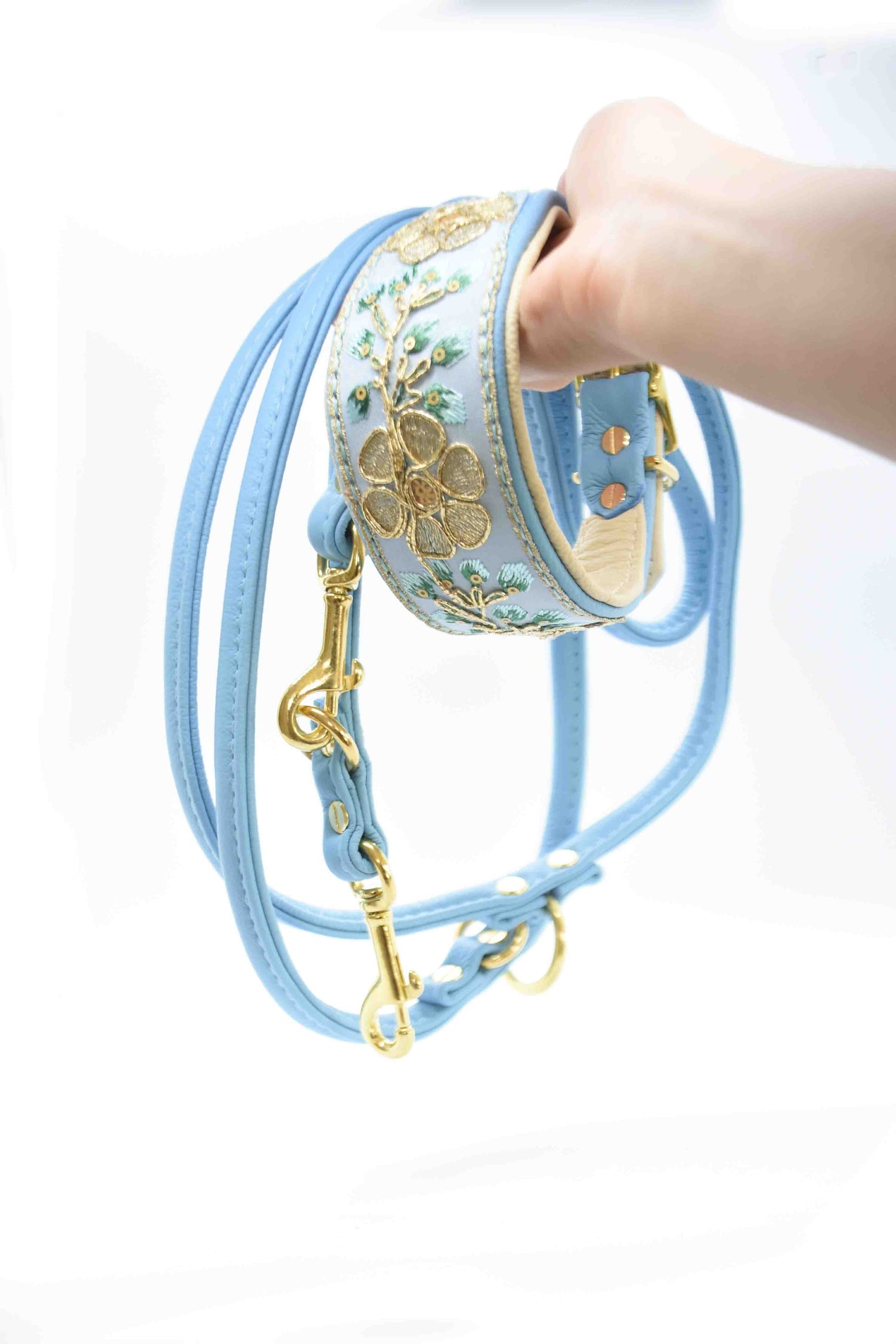 SARI Lightblue Set – Edles Windhund-Halsband mit passender Lederleine & Leckerlibeutel