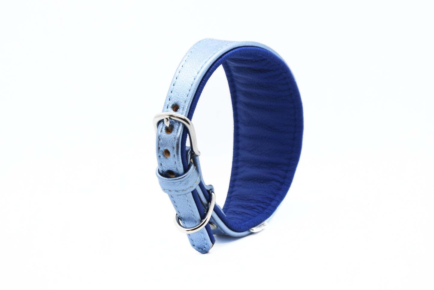 CELESTE・Exklusives silbrig-blaues Metallic Ziegenleder Halsband für besondere Anlässe