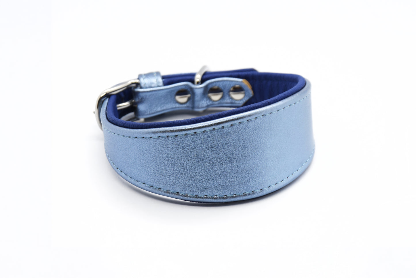 CELESTE・Exklusives silbrig-blaues Metallic Ziegenleder Halsband für besondere Anlässe