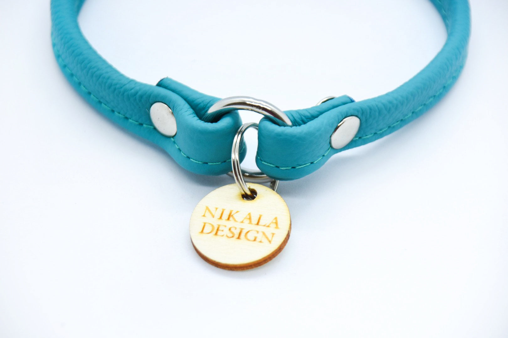 Minimalistisches Lederhalsband für Windhund, perfekt für Freilauf und Hundemarke