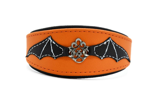 HALLOWEEN Hundehalsband für Windhunde | handgefertigt aus Leder mit Fledermaus Design, weich gepolstert
