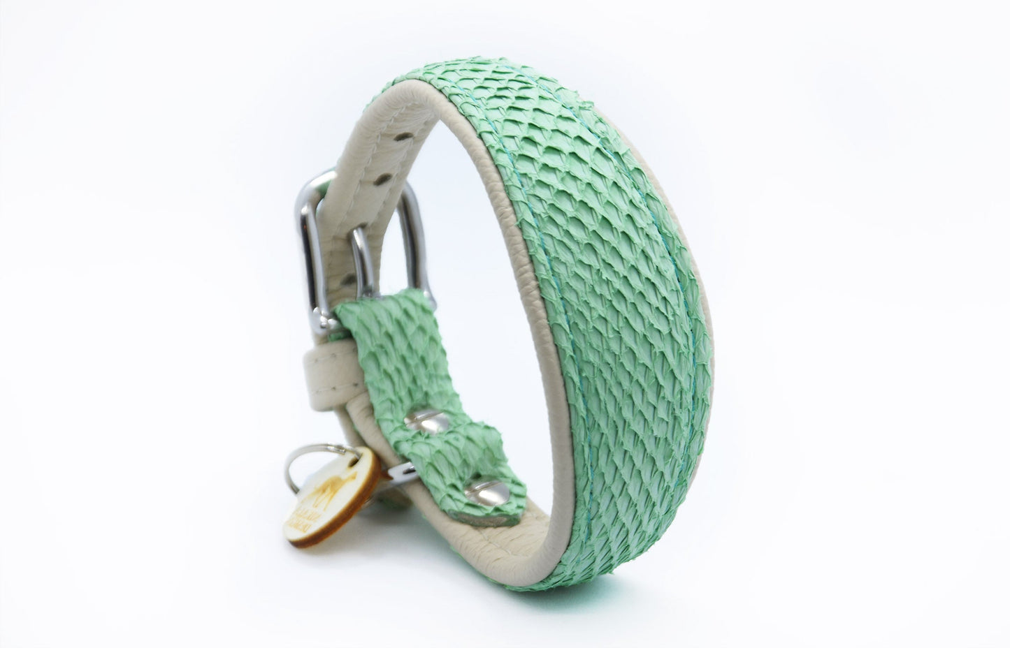 LACHSLEDER Halsband・Einzigartiges Windhundhalsband aus Fischleder