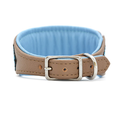 Innenansicht: weiches, hellblaues Leder im Windhundhalsband Skadi mit Schnalle aus Edelstahl