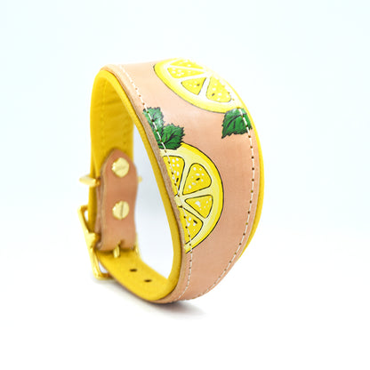 Windhundhalsband handbemalt – Geschirrleder mit Zitronen- und Minzblätter-Design, gepolstert in Gelb