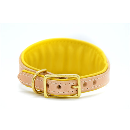 Gelb gepolstertes Windhundhalsband aus Geschirrleder mit handgemaltem Zitronenmotiv