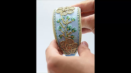 SARI Halsband・Windhund・Edles Lederhalsband mit indischer Borte lightblue