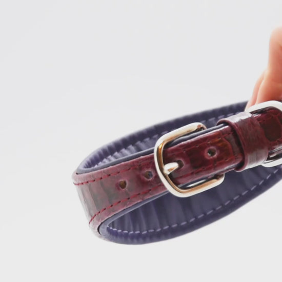 Elegantes Lederhalsband mit markanter Prägung – gefertigt aus echtem Straußenbeinleder in Handarbeit.