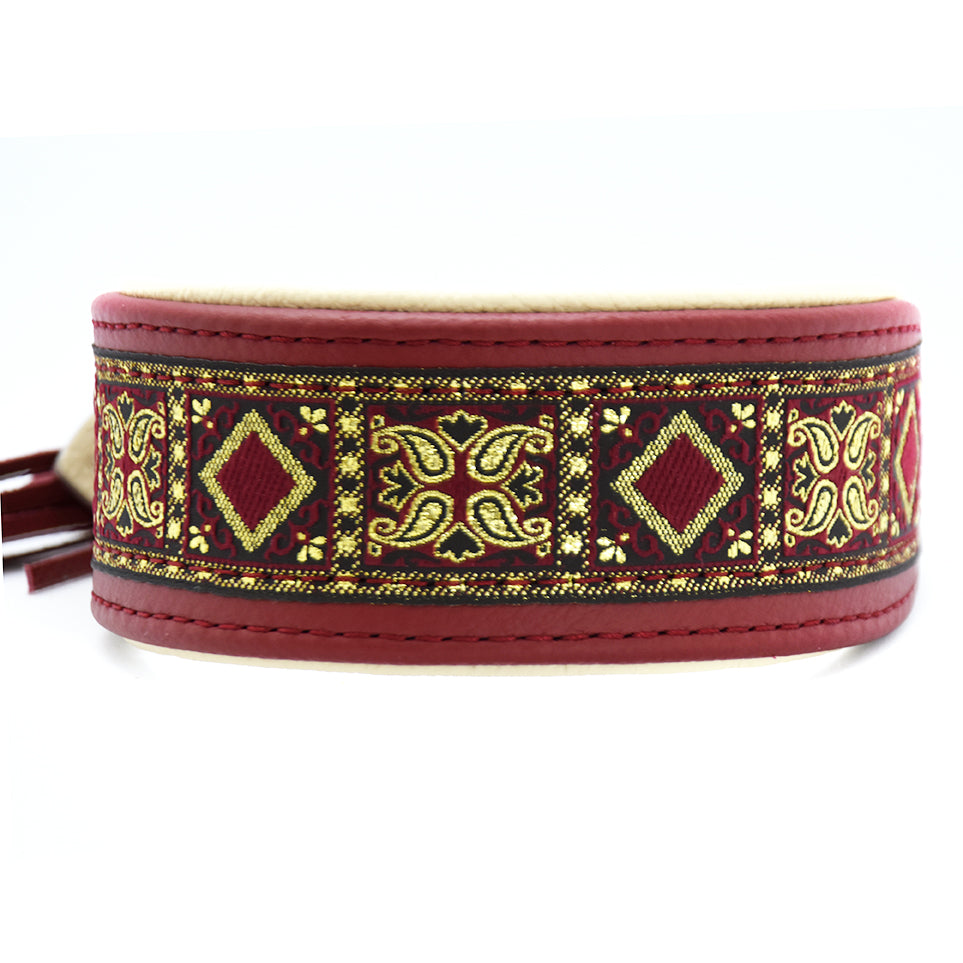 Detailansicht Borte Halsband RUBIN – edles Leder Windhundhalsband