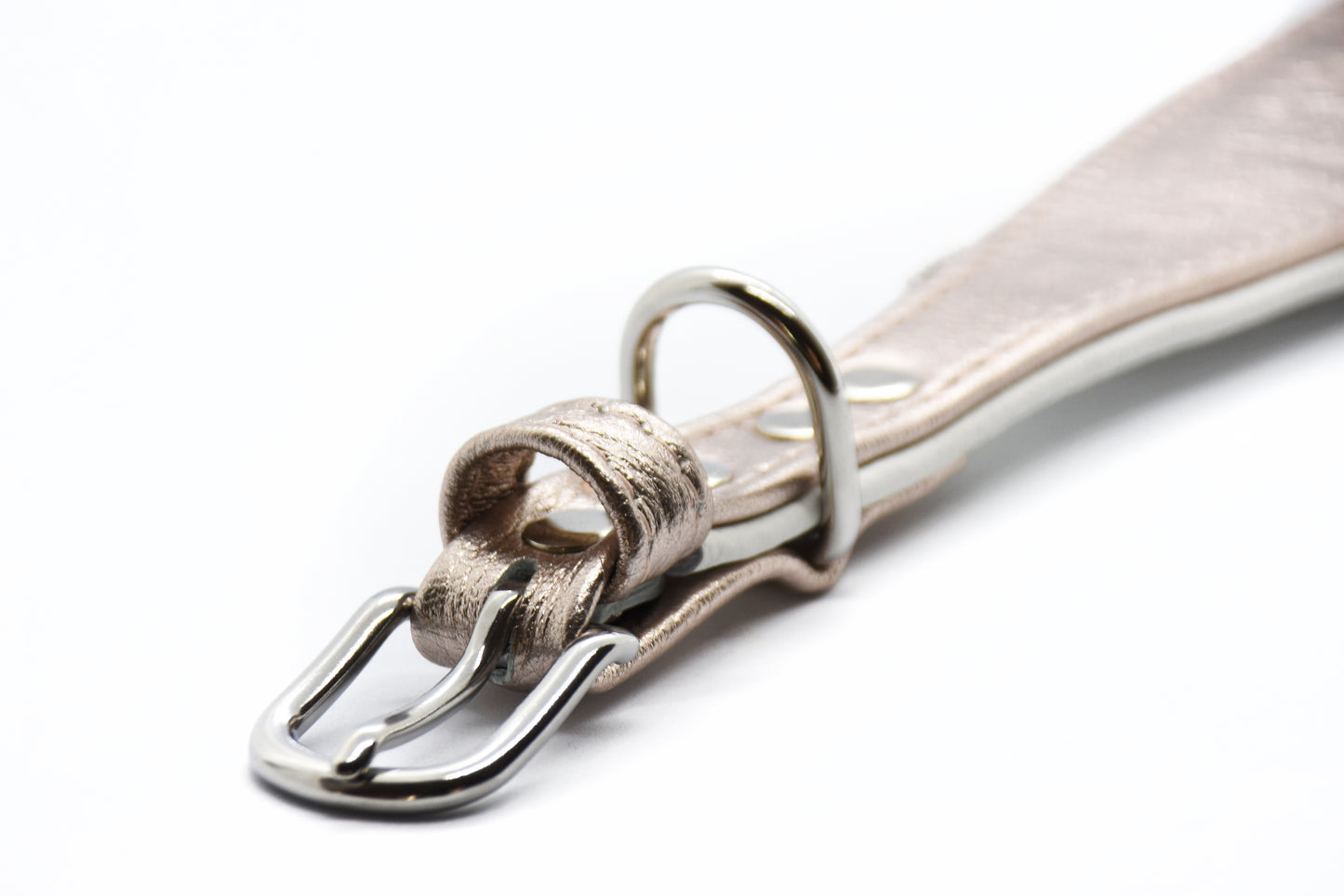 ROSÈ・Exklusives Metallic Ziegenleder Hundehalsband